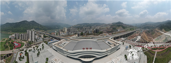 云陽(yáng)站全貌。華龍網(wǎng)-新重慶客戶端首席記者 李文科 攝