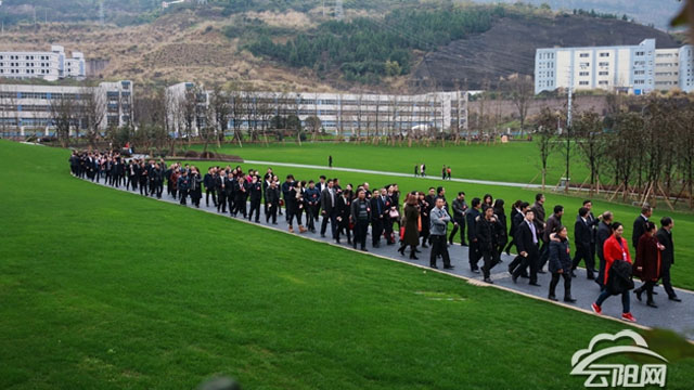 云陽第十四次黨代會代表參觀城市建設(shè)